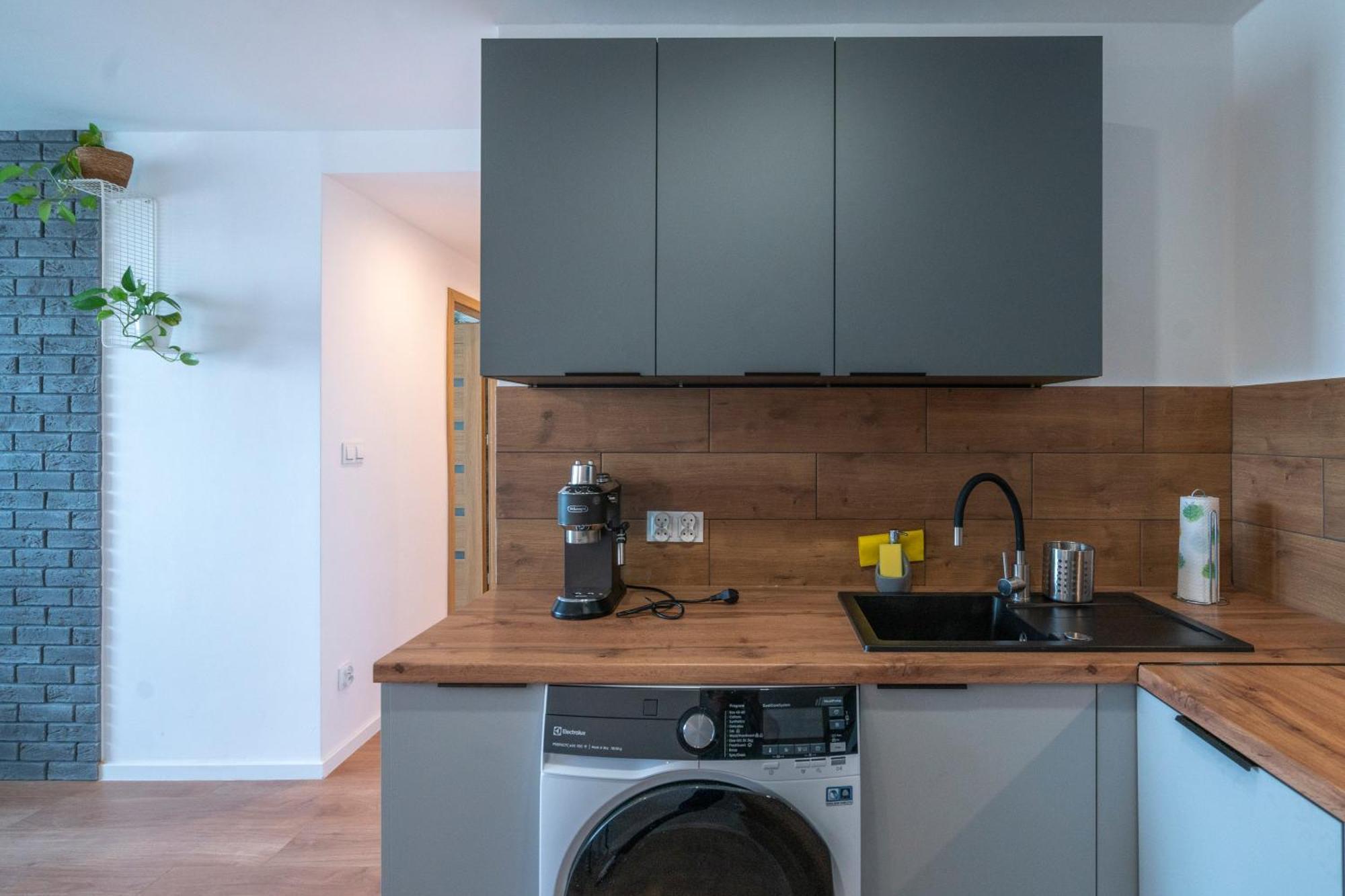 Verde Apartment Selfcheck-In 24H Wroclaw Bagian luar foto